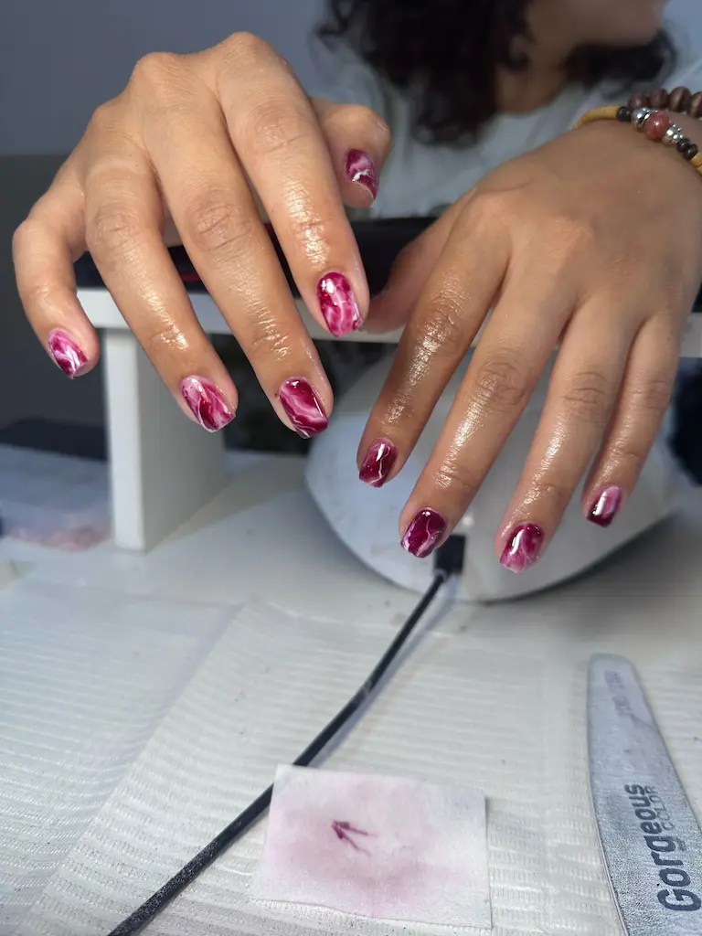 Uñas con Esmaltado Semi.